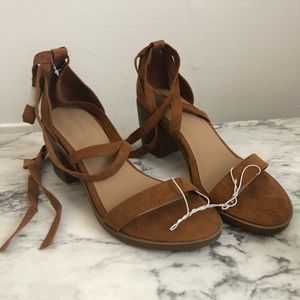 Lace ankle sandals with slight heel